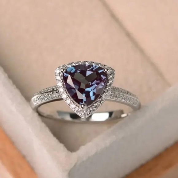 18K White Gold Trillion Cut 4.8CT Alexandrite Halo Diamond Engagement Ring - Picture 1 of 9